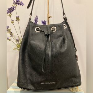 Michael Kors Jules Large Drawstring Leather Shoulder Bag